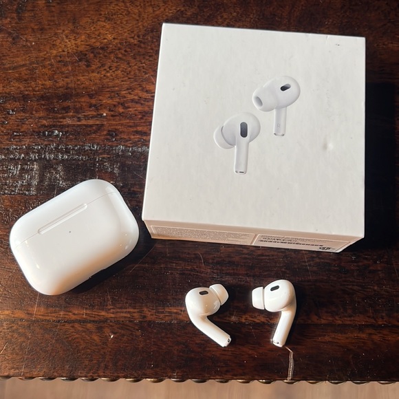 Apple Airpod Pro 2 - Picture 3 of 4